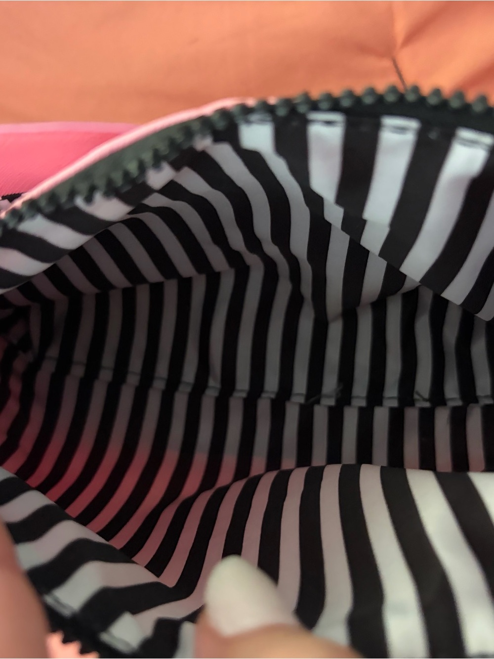 NWT Marc Tetro Pink Heart Cutout Travel Organizer Pouch - Picture 2 of 3